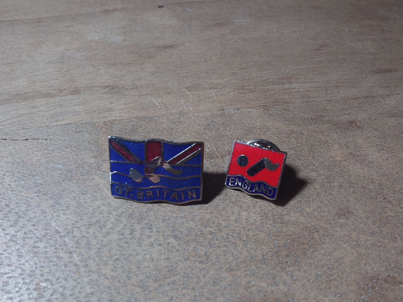 Placchette & Badge: pin's fédération natation great britain – Usato da Genève venduto da arnoo