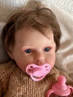 Baby Puppe aus Vinyl mit Stoffkörper