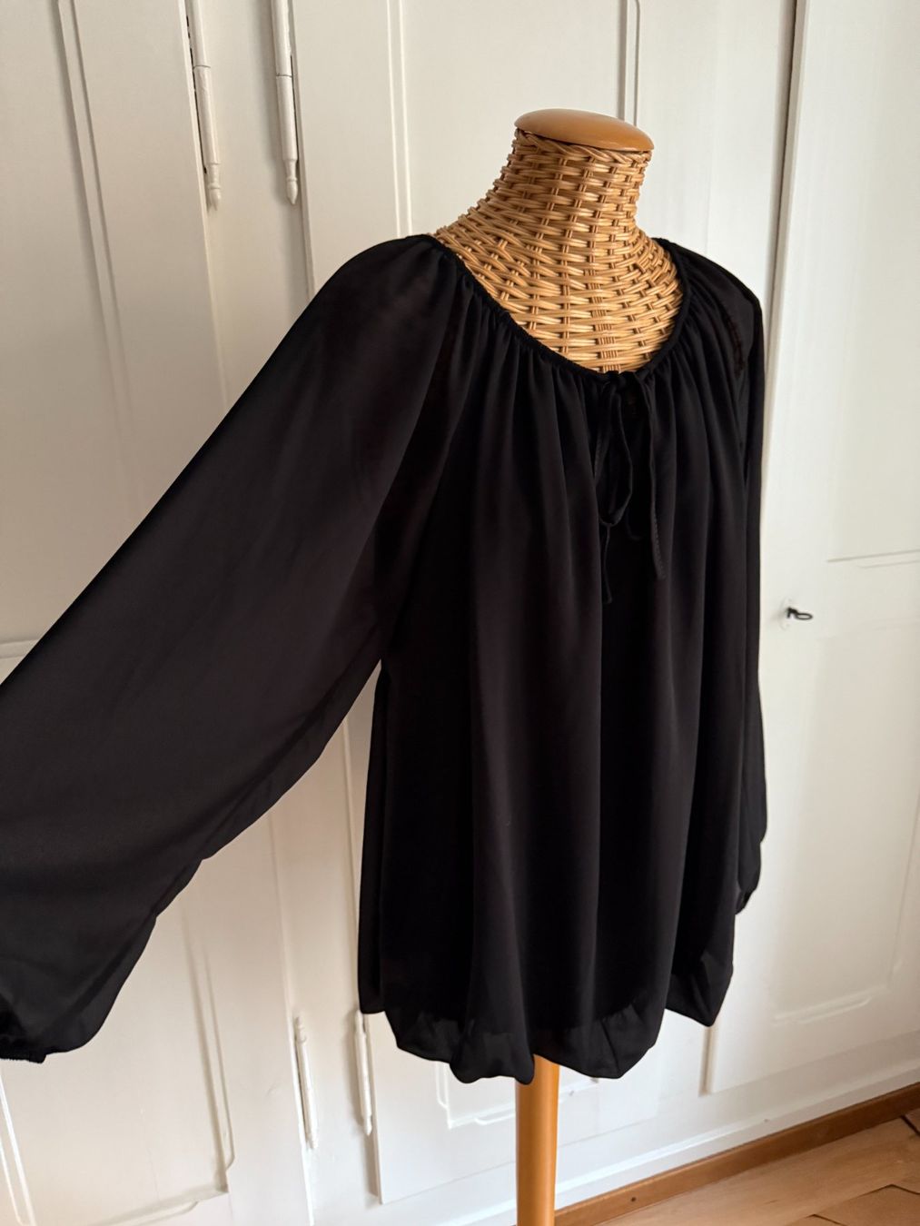 Chemisiers: Chiffonbluse schwarz fliessend L – D'occasion à Zürich par Diazaio 1