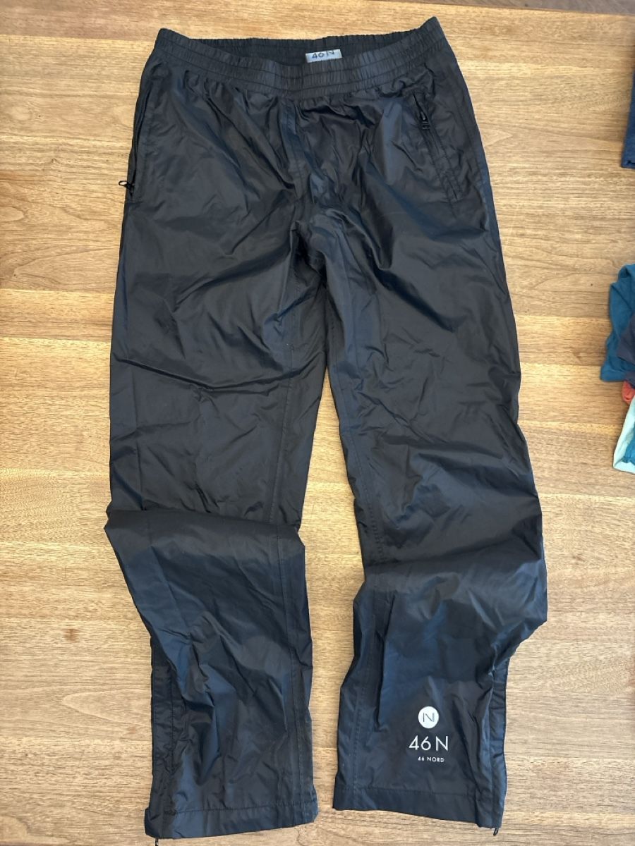 46 Nord Pantaloni: 46 N Regenhose Grösse: 164 Schwarz – Usato da Weesen venduto da D0101D