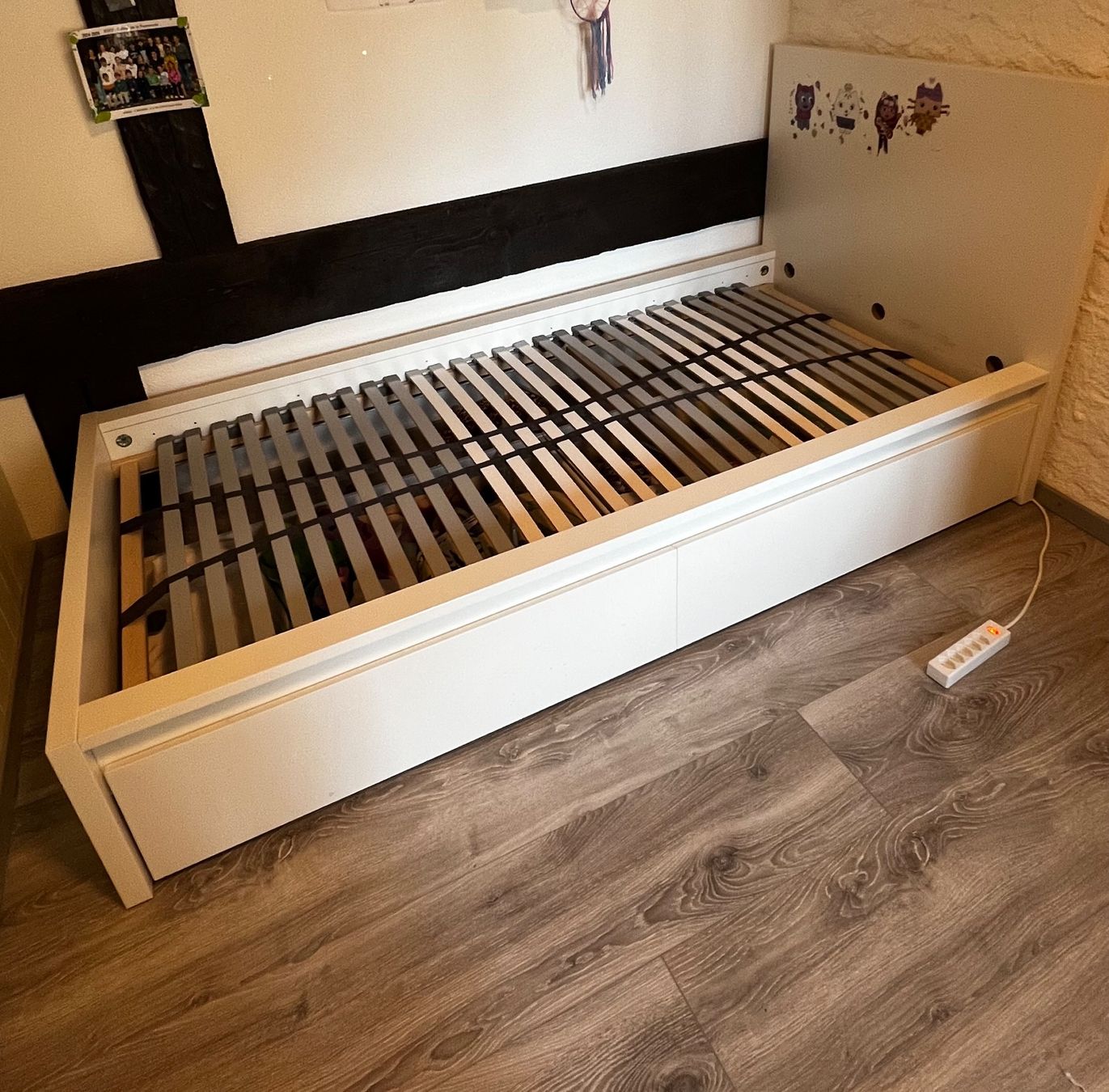 Ikea Betten: Lit Malm 90x200 avec sommier et tiroirs – Gebraucht aus La Chaux-de-Fonds von Ma2158