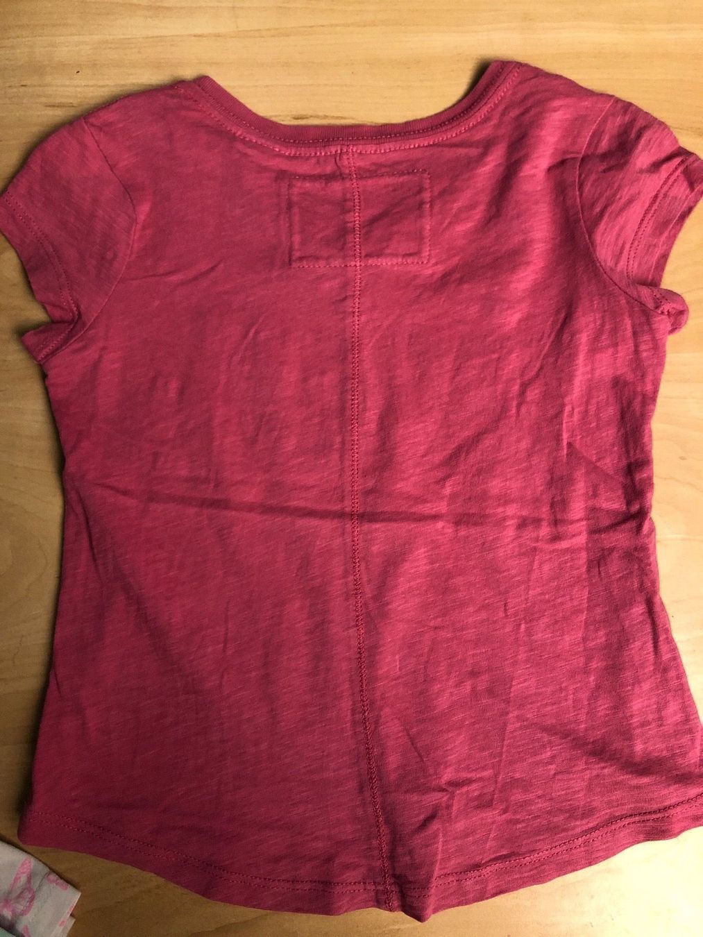 Guess Camicette, T-shirt & Top: Süsses GUESS  T-Shirt Gr.110 – Usato da Obergerlafingen venduto da cabo4 2
