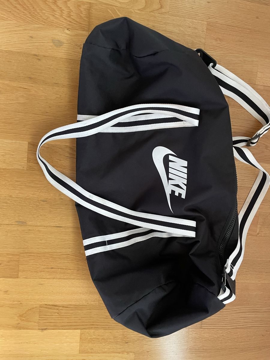 Nike Borse: Nike Tasche – Usato da Wichtrach venduto da F.buerki 1