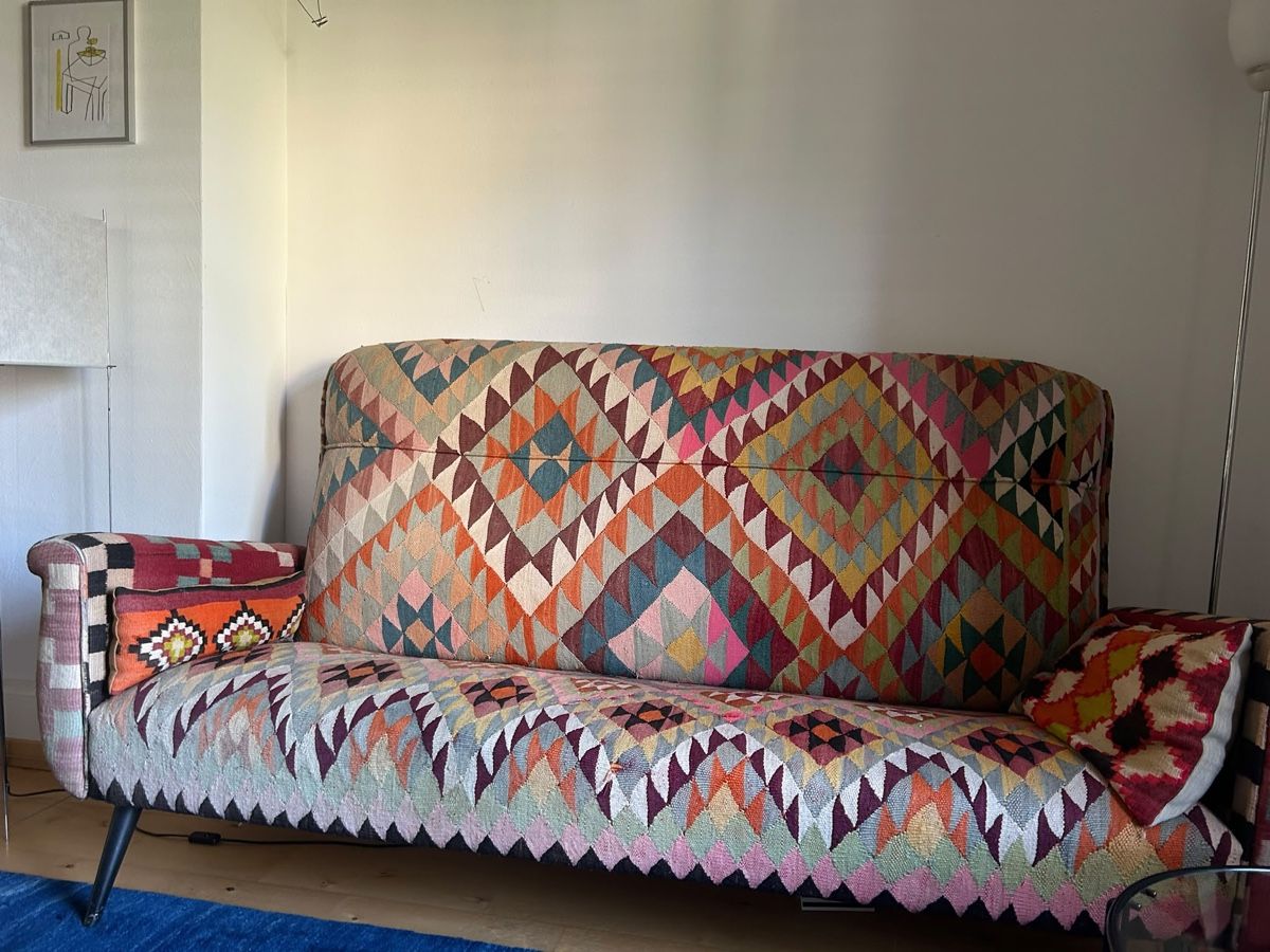 Divani: Zweisitzer Sofa Kelimbezug farbig guter Zustand – Usato da Sarnen venduto da chr_gy79