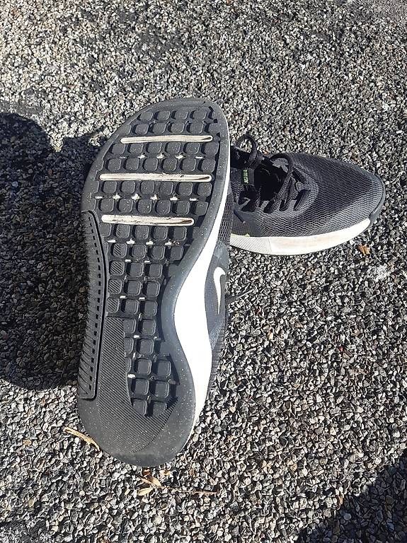 Scarpe da uomo: Nike Turnschuhe Gr 40 – Usato da Zürich venduto da vladm 2
