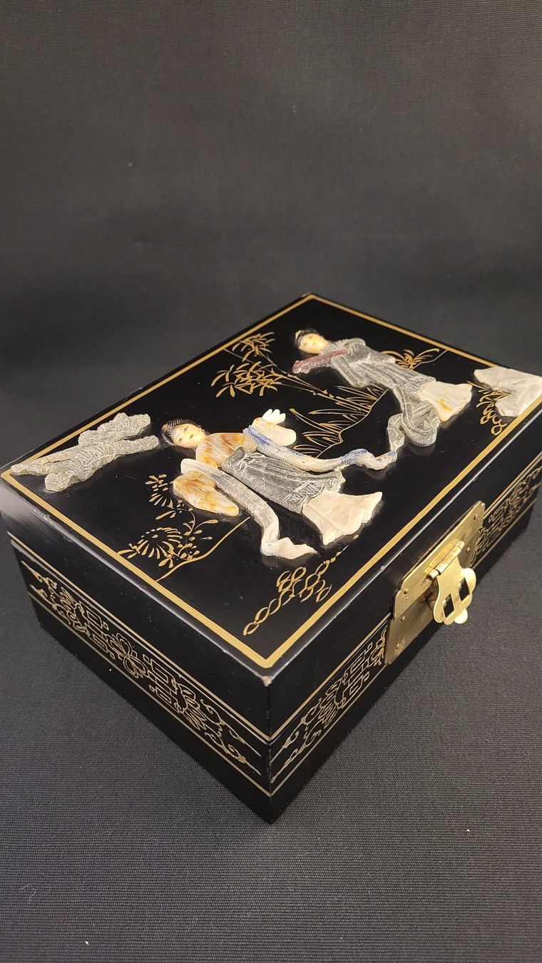 Portagioie: Asiatische Schmuck-Schatulle mit Steinrelief – Usato da Basel venduto da spinne02 3