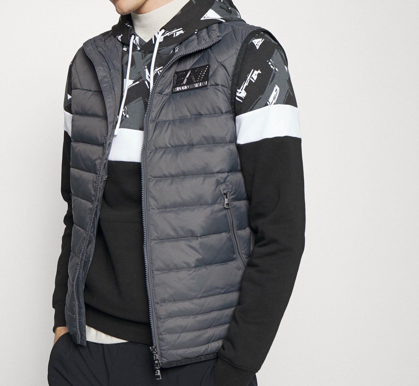 Armani Gilets & Westen: EA7 Armani Daunenweste grau S - 50% Rabatt!! – Neu und originalverpackt aus Turbenthal von lau_2nrd