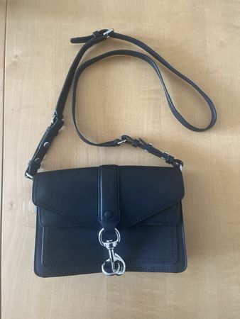 Rebecca Minkoff Schwarze Umhängetasche Hudson Moto aus Leder