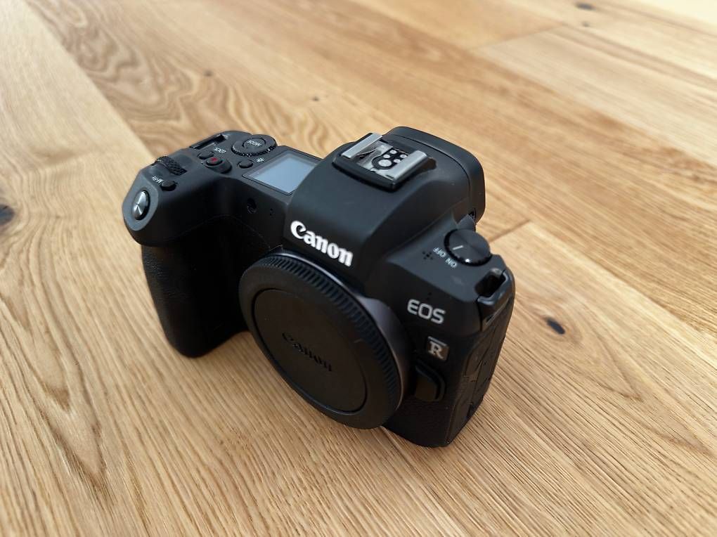 Fotocamera: Canon EOS R Body mit Zubehör – Usato da Ruswil venduto da _M4R 3
