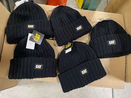 aus Konkurs: 5 neue Mützen, Wintermützen, CAT, Caterpillar