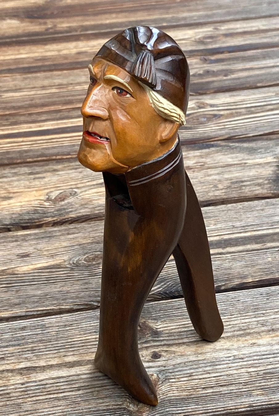 Figurines: antike Nussknacker Brienzer Schnitzerei Mann mit Zipfelmütze – D'occasion à Lüchingen par Eeizo 1