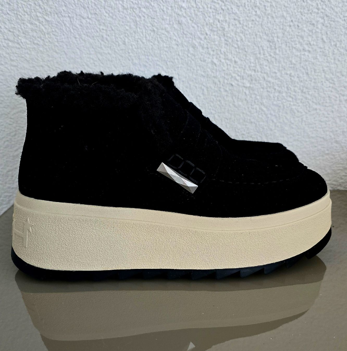 Ash Scarpe da donna: ASH Winterhalbschuh 37 schwarz Wildleder – Nuovo e nell'imballaggio originale da Untereggen venduto da cla_kb2w
