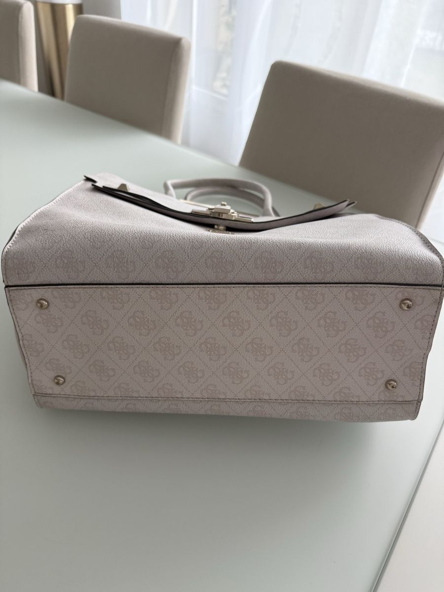 Guess Borse da donna: Guess Handtasche hellbeige mit Logo Muster gebraucht – Usato da Lachen SZ venduto da noel83 5