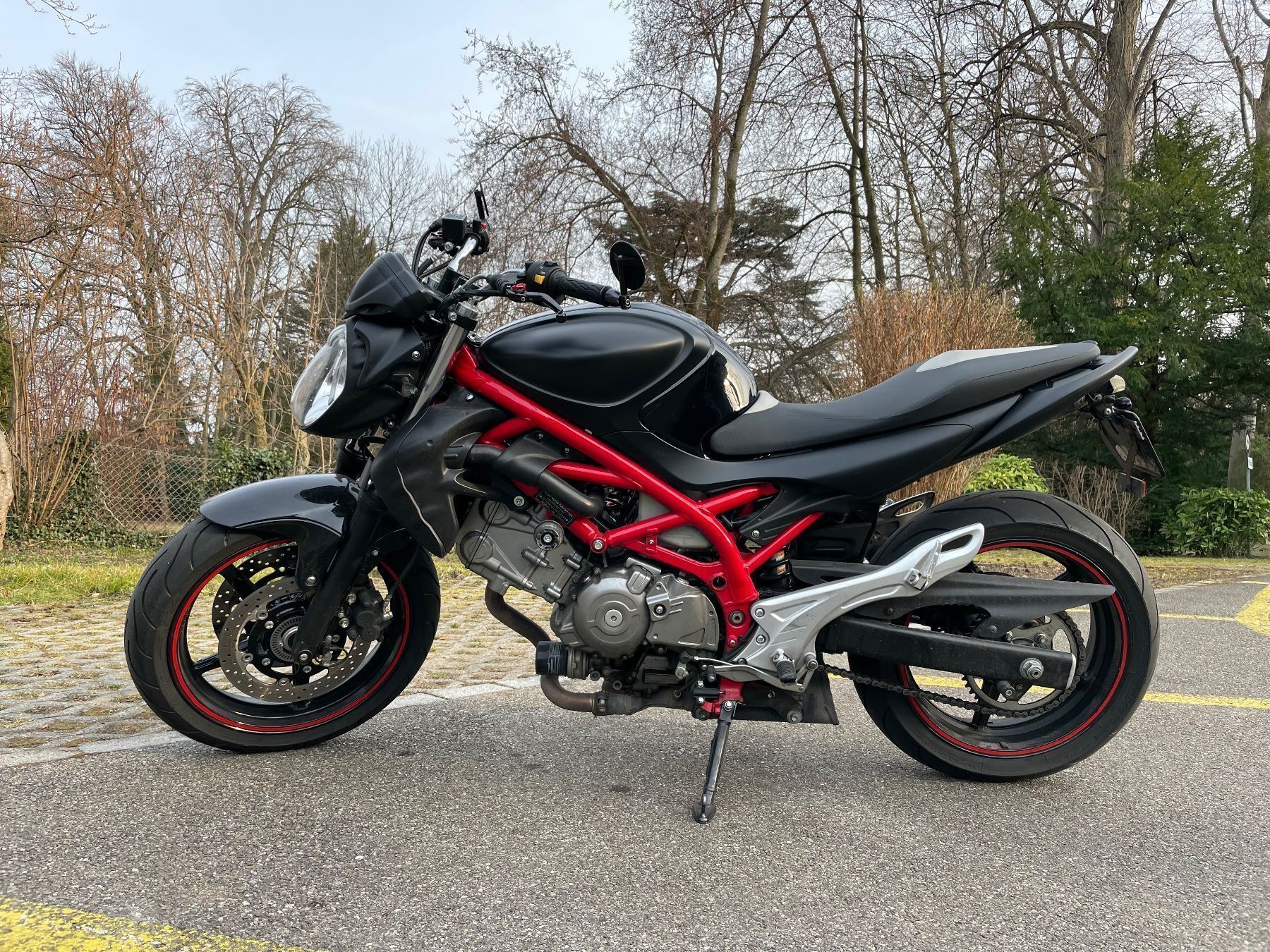 Suzuki Strada: Suzuki SFV 650 Gladius ABS – Usato da Zürich venduto da juanjoch 6
