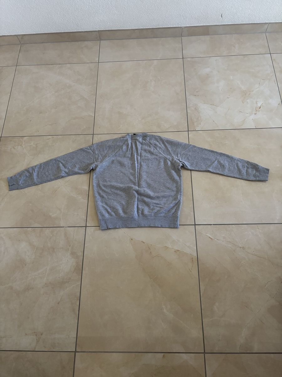 Nike Maglioni & Felpe: Sweatshirt Nike gris taille S – Usato da La Roche FR venduto da syd_vdb6 2