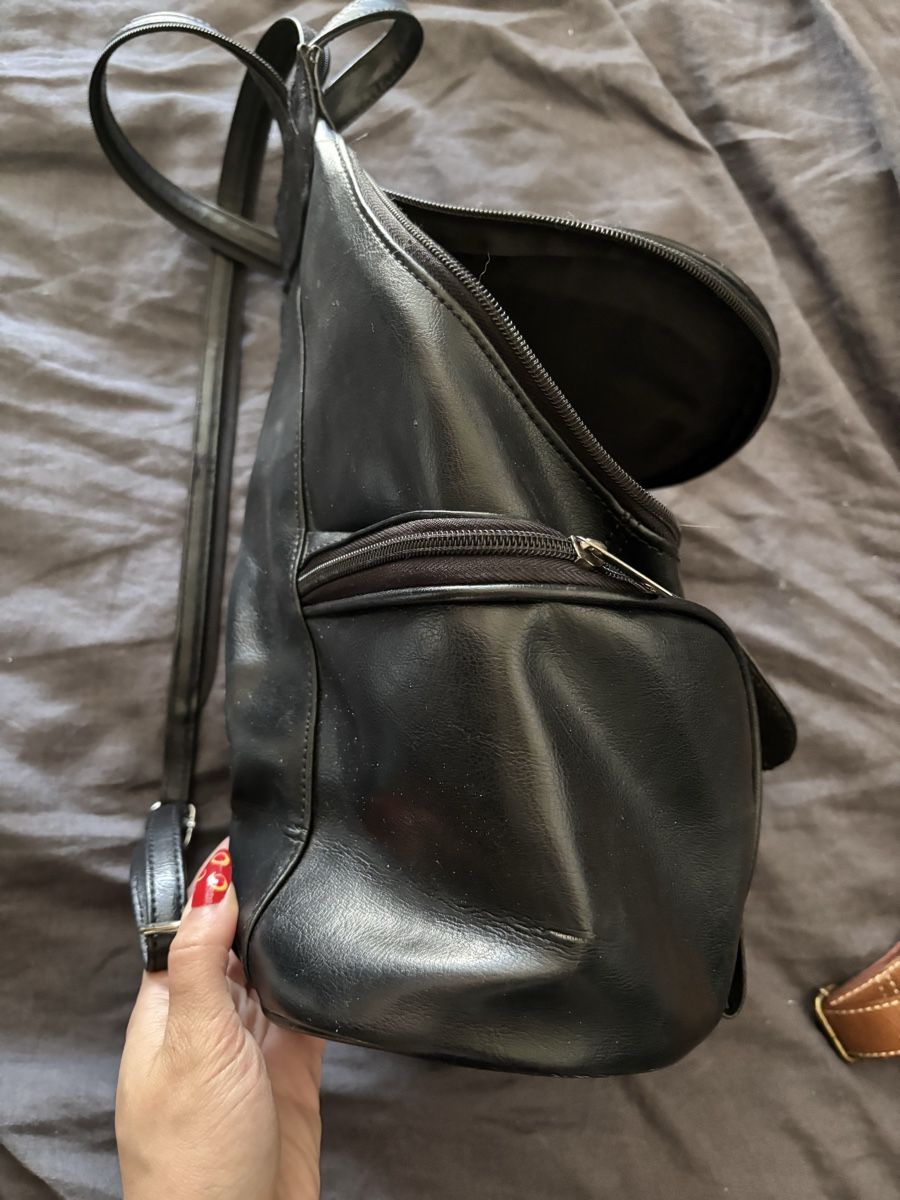 Rucksäcke: Black Backpack Mick Gourd Paris good condition – Gebraucht aus La Chaux-de-Fonds von joa_jk5g 3