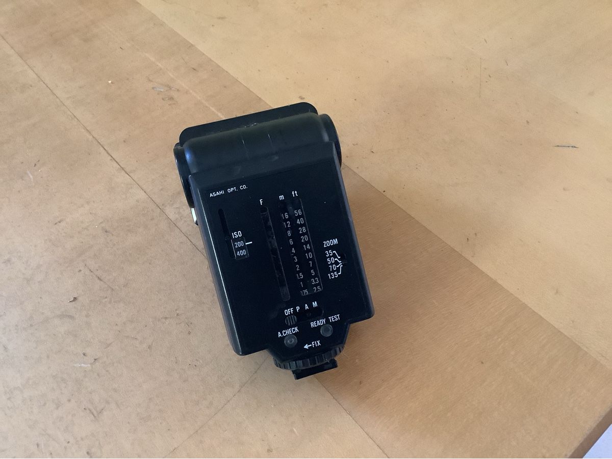 Pentax Fotocamera: Fotokamera Set Pentax P50 mit 2 Objektiven und Blitz – Usato da Arisdorf venduto da Poschti1 1