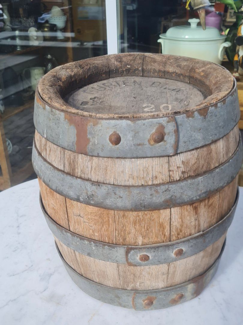 Tutte le decorazioni: Bierfass Gurten aus Eiche Gurtenbier – Usato da Hofstetten b. Brienz venduto da Nordtor 5