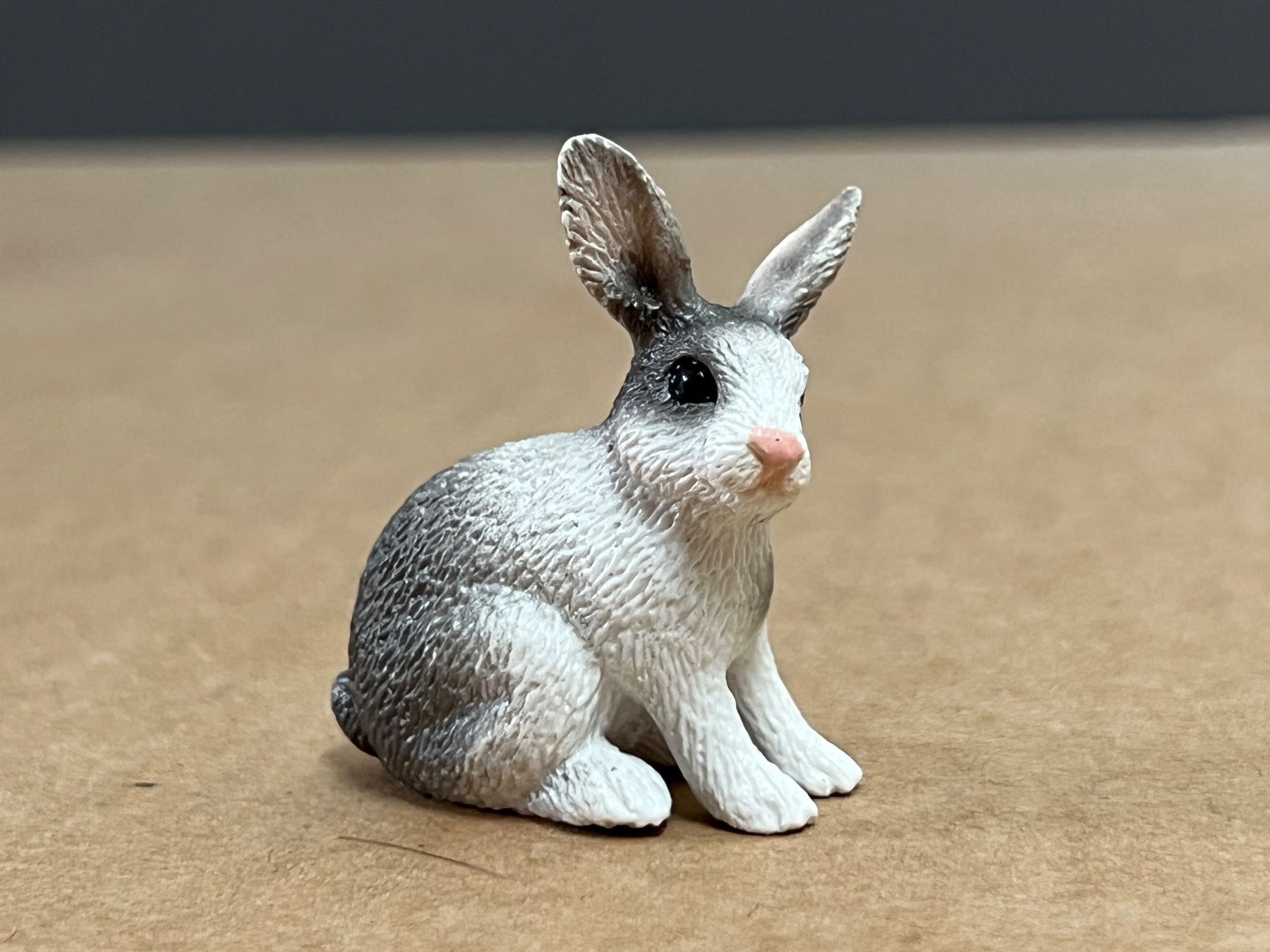 Schleich Statuette: SCHLEICH 13673 - Kaninchen, sitzend Hase – Usato da Ennetbaden venduto da mapa05 5