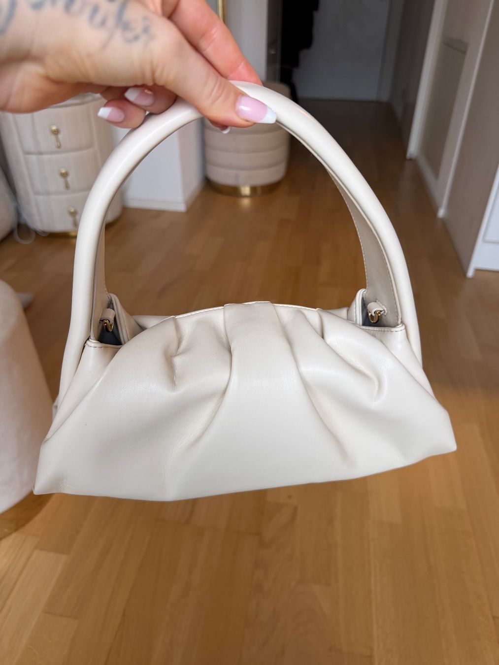 Borse: THEMOIRE HERA SHOULDER BAG – Nuovo (secondo la descrizione) da Neuhausen am Rheinfall venduto da jen_2bcj 1