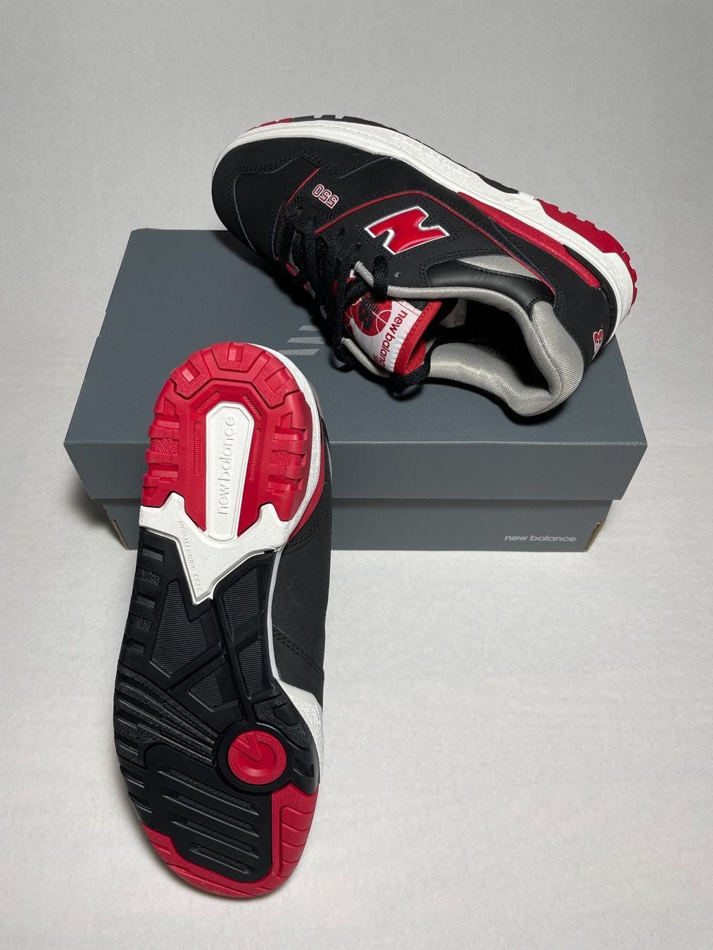 New Balance Herrenschuhe: New Balance 550 Black Red 42.5 – Neu und originalverpackt aus Freidorf TG von kickznlacez 1