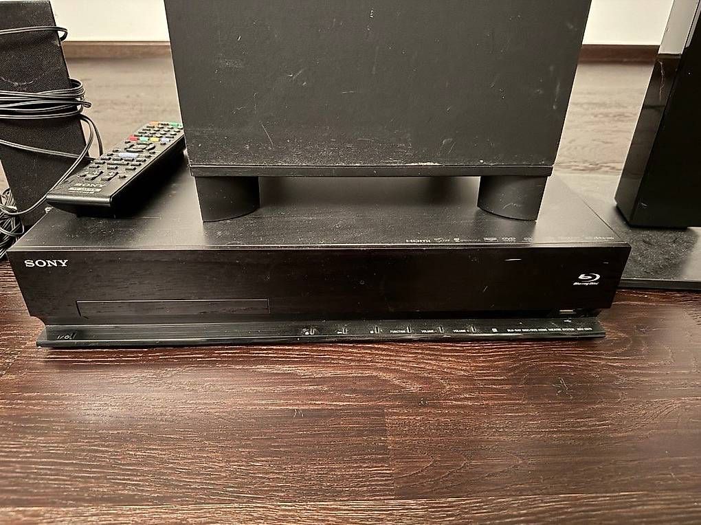 Home Cinema: Occ. Bluray-Heimkinosystem 3D, Sony BDV-E870, USB, 1000Watt – Usato da Löhningen venduto da Divemisli 2