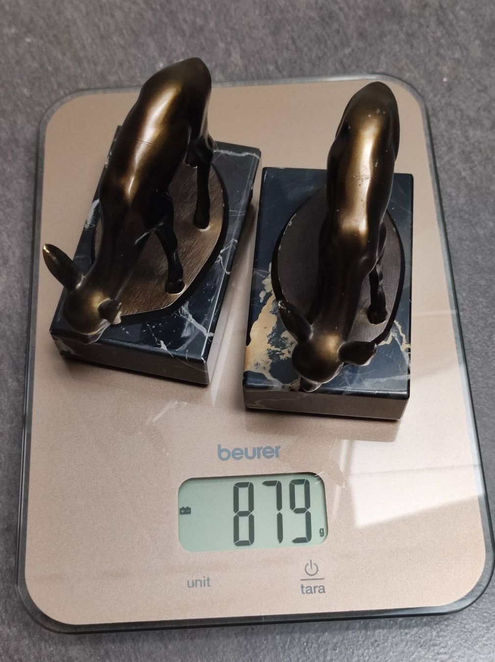 Statuette: Zwei Rehe auf Sockel, Material unbekannt – Usato da Wohlen AG venduto da Tikale 7