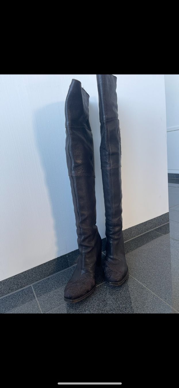 Chaussures femmes: Stiefel Overknee Gr 37 GIANNI BARBATO – D'occasion à Thalwil par Paulina72