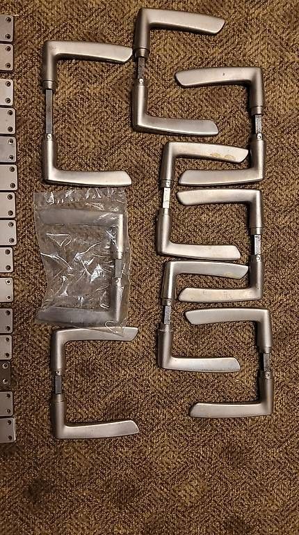 Quincaillerie: 9 x Türklinke mit Türschild – D'occasion à Wolfhausen par BigiWolfhausen 2