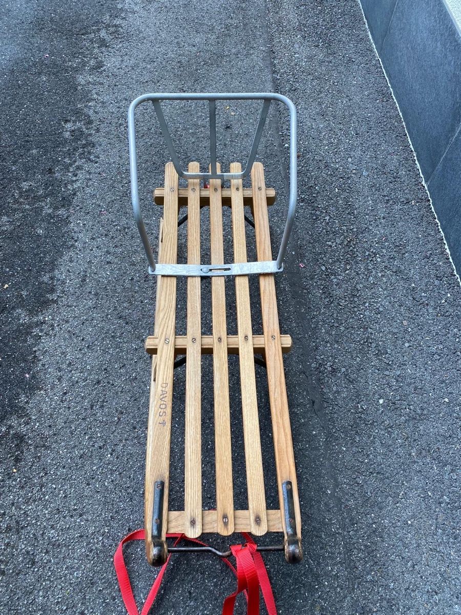 Luge: Schlitten/Davoser mit Kindersitzli – D'occasion à Muotathal par B_2