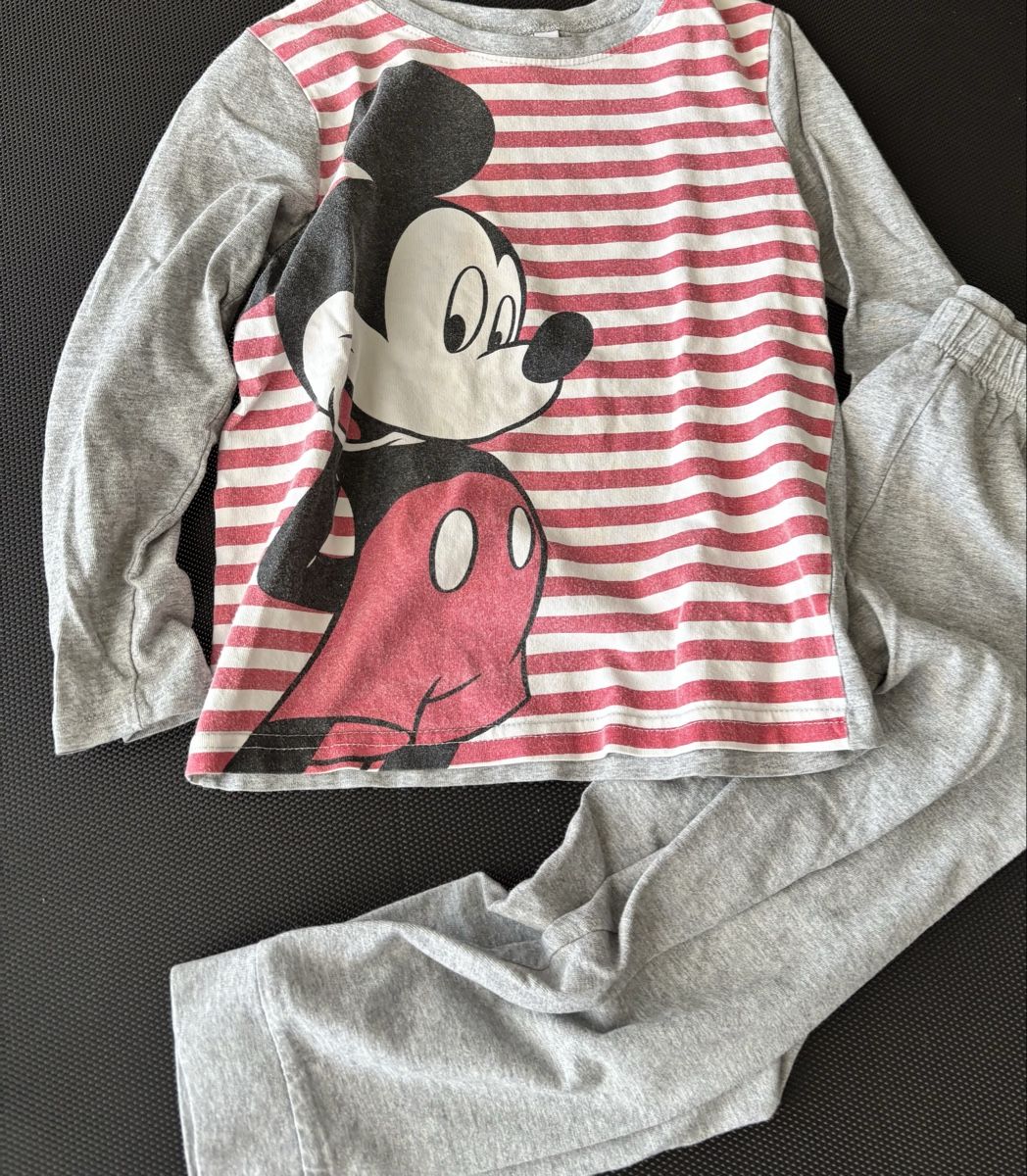 Disney Pyjamas: Pyjama Mickey Mouse 110/116 – D'occasion à Herzogenbuchsee par MoLa85