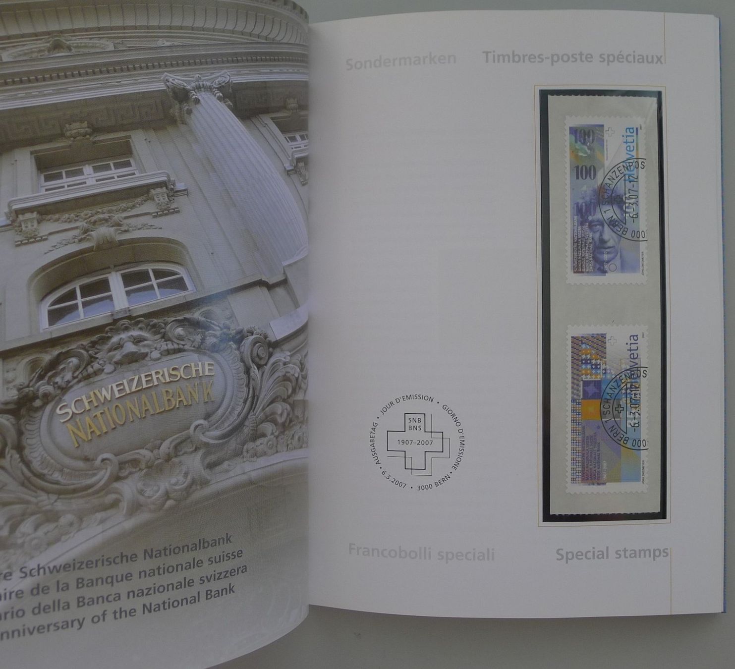 Tutti i francobolli: 2007: Jahresbuch mit Ersttags-Halbmond-Stempeln. – Usato da Sursee venduto da Luzernerraute 1