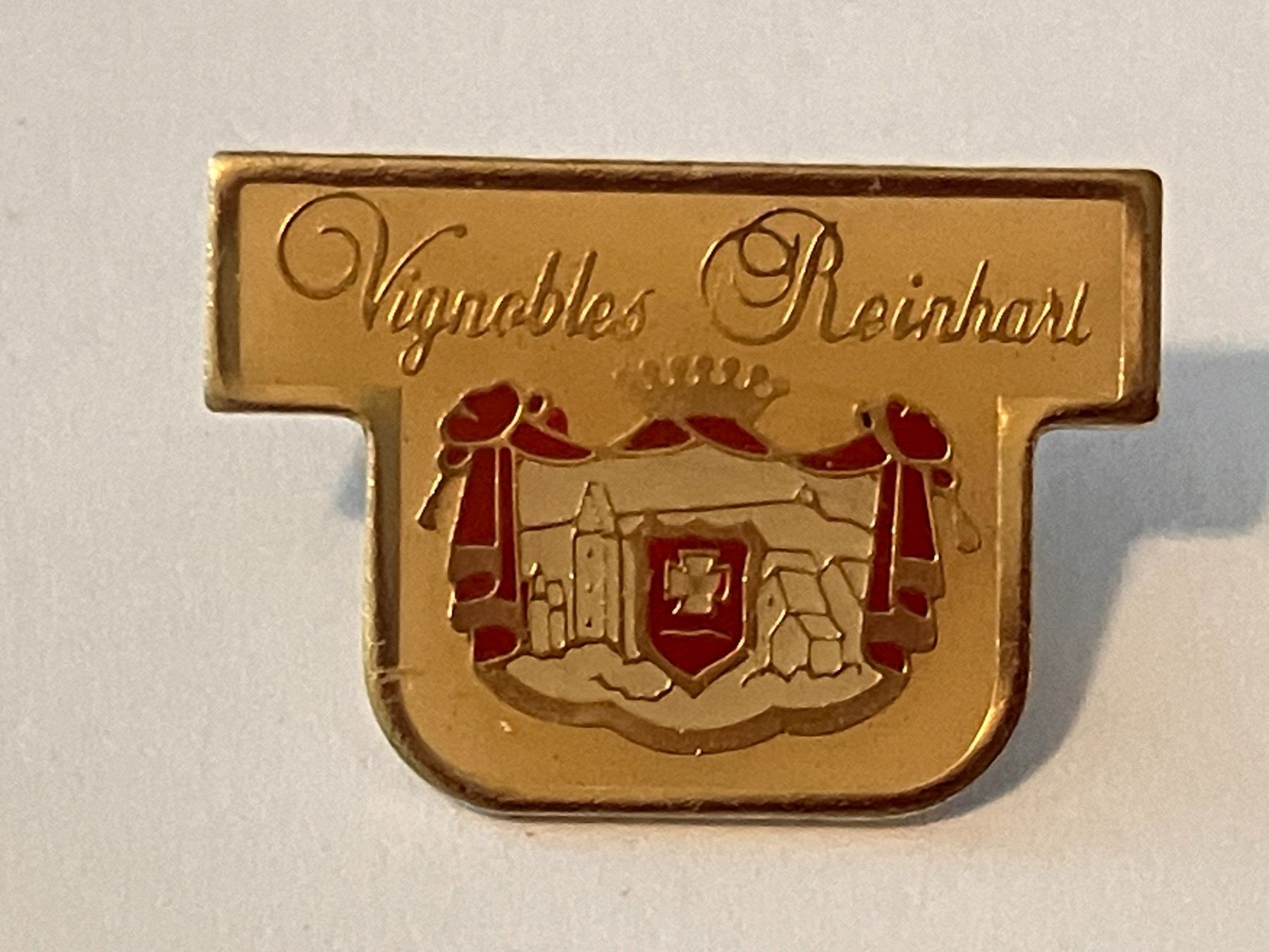 Placchette & Badge: 1 Pin Vignobles Reinhart – Usato da Basel venduto da djwwpp