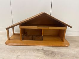Holzstall aus hochwertigem Holz