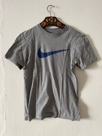 T-shirt Nike gris taille S homme