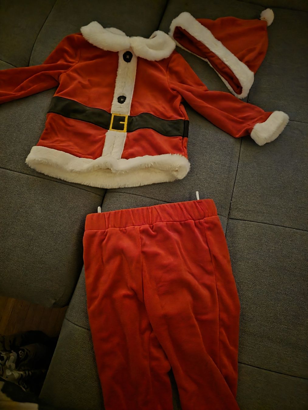 C&A Completi: Weihnachtsanzug Grösse 92 – Nuovo (secondo la descrizione) da Brüttisellen venduto da Miralaurea