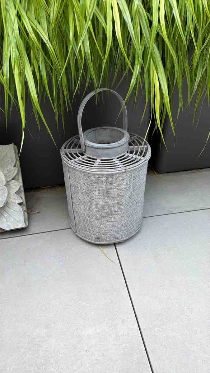Lanternes: Garten Laterne grau mit Henkel für Kerze oder Pflanze – D'occasion à Richterswil par giacometti222