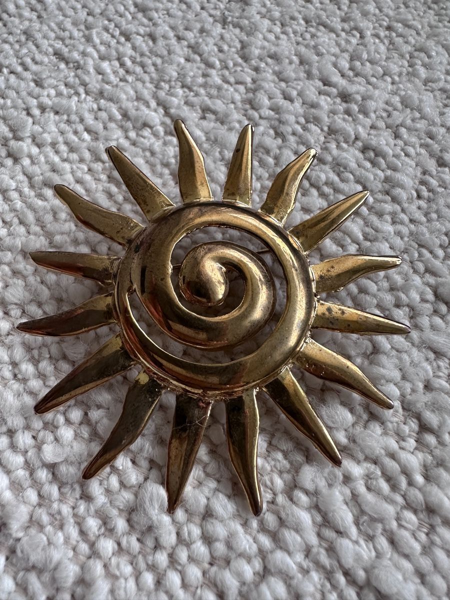 Spille & Fermagli: Vintage Brosche Sonne goldfarben  – Usato da Baden venduto da Marytumby 4