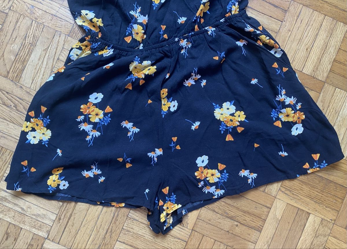 H&M Tute: Playsuit noir fleuri - H&M Divided - taille 38 – Usato da Nyon venduto da meganhw 3