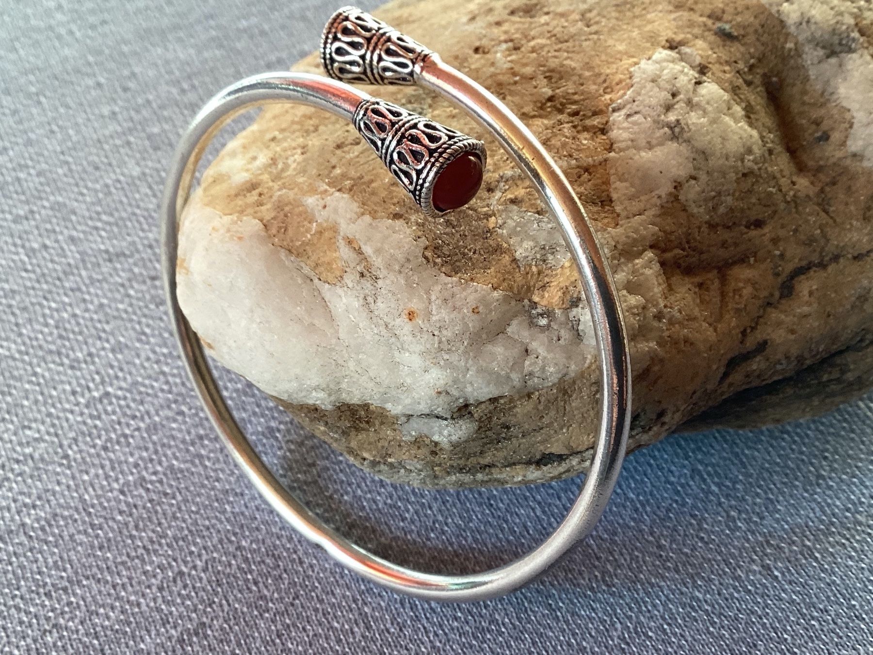 Bracciali & Braccialetti: Roter Achat  - Armband Armreif aus Silber mit Edelstein – Nuovo e nell'imballaggio originale da Basel venduto da La_Serenade 1