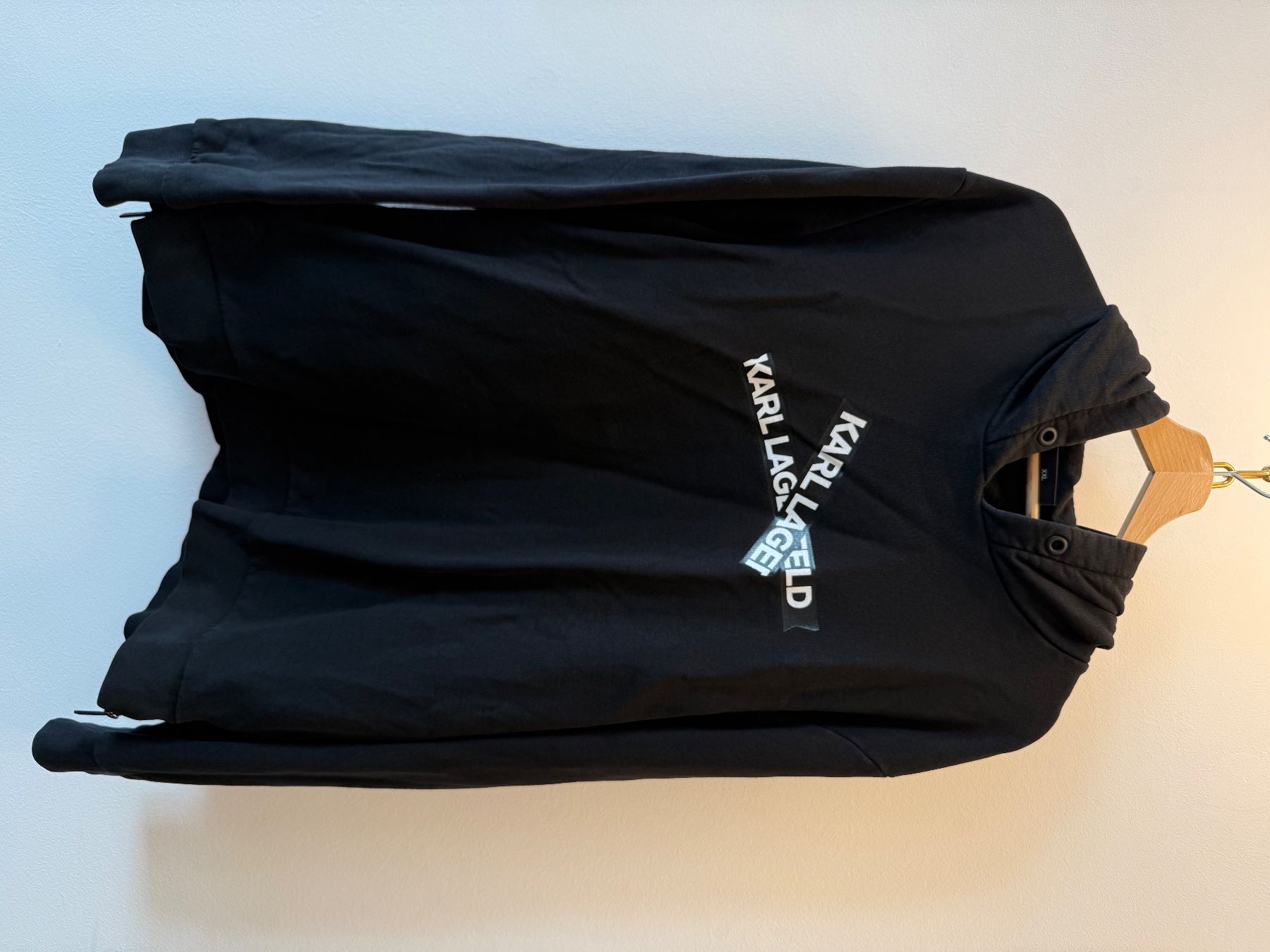 Karl Lagerfeld Maglioni & Felpe: KARL LAGERFELD Hoodie – Usato da Schlieren venduto da svenbaettig