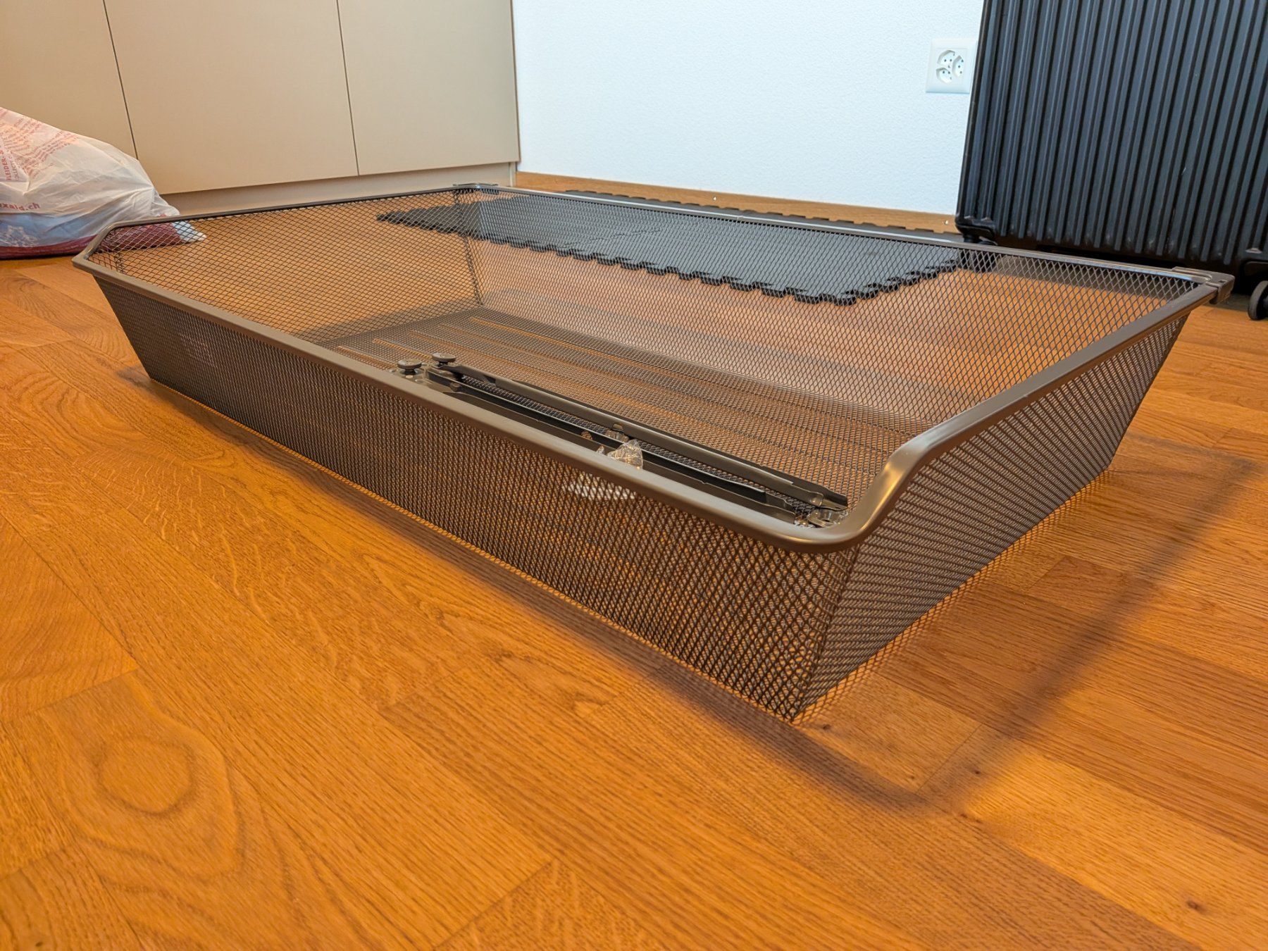 Ikea Armadi: Ikea Netzdrahtkorb, dunkelgrau, 100x58cm – Usato da Schänis venduto da bjarne.d 1