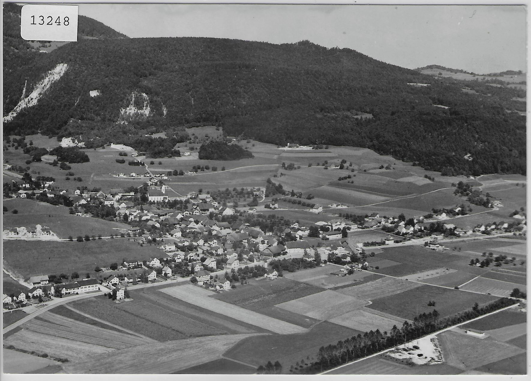 Cartoline postali: Flugaufnahme Laupersdorf SO – Antico da Ettingen venduto da Kartenplanet