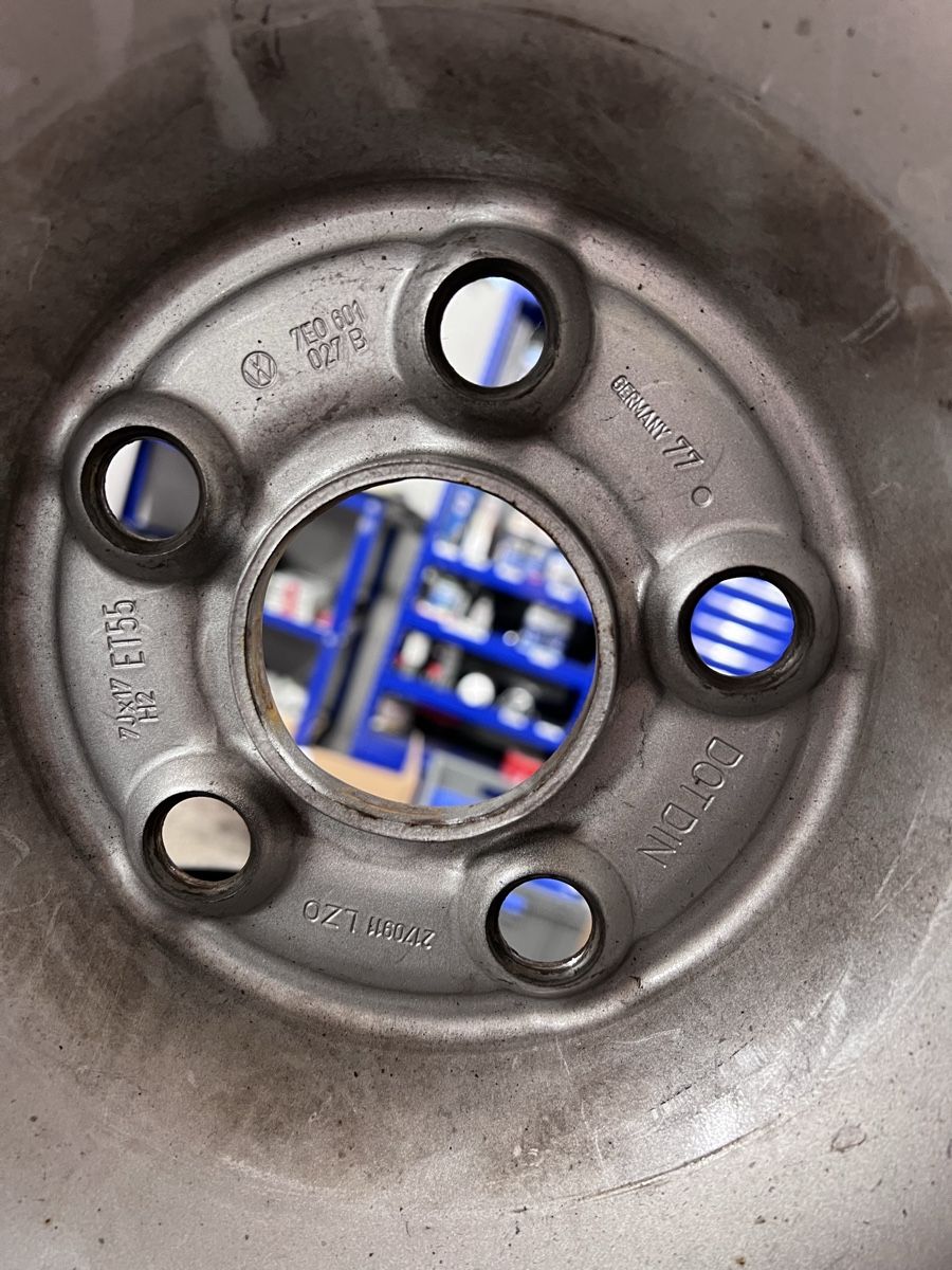 Pneumatici & Ruote complete: 4 Winterräder VW Transporter 17 Zoll – Usato da Boll venduto da loeJ 2