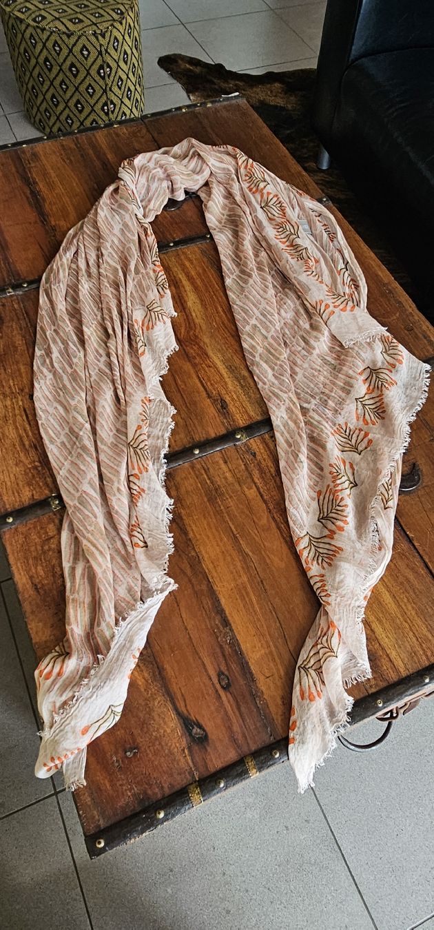 Nile Foulards, Tücher & Schals: Nile - wunderschöner leichter Schal – Gebraucht aus Kollbrunn von Antikmann