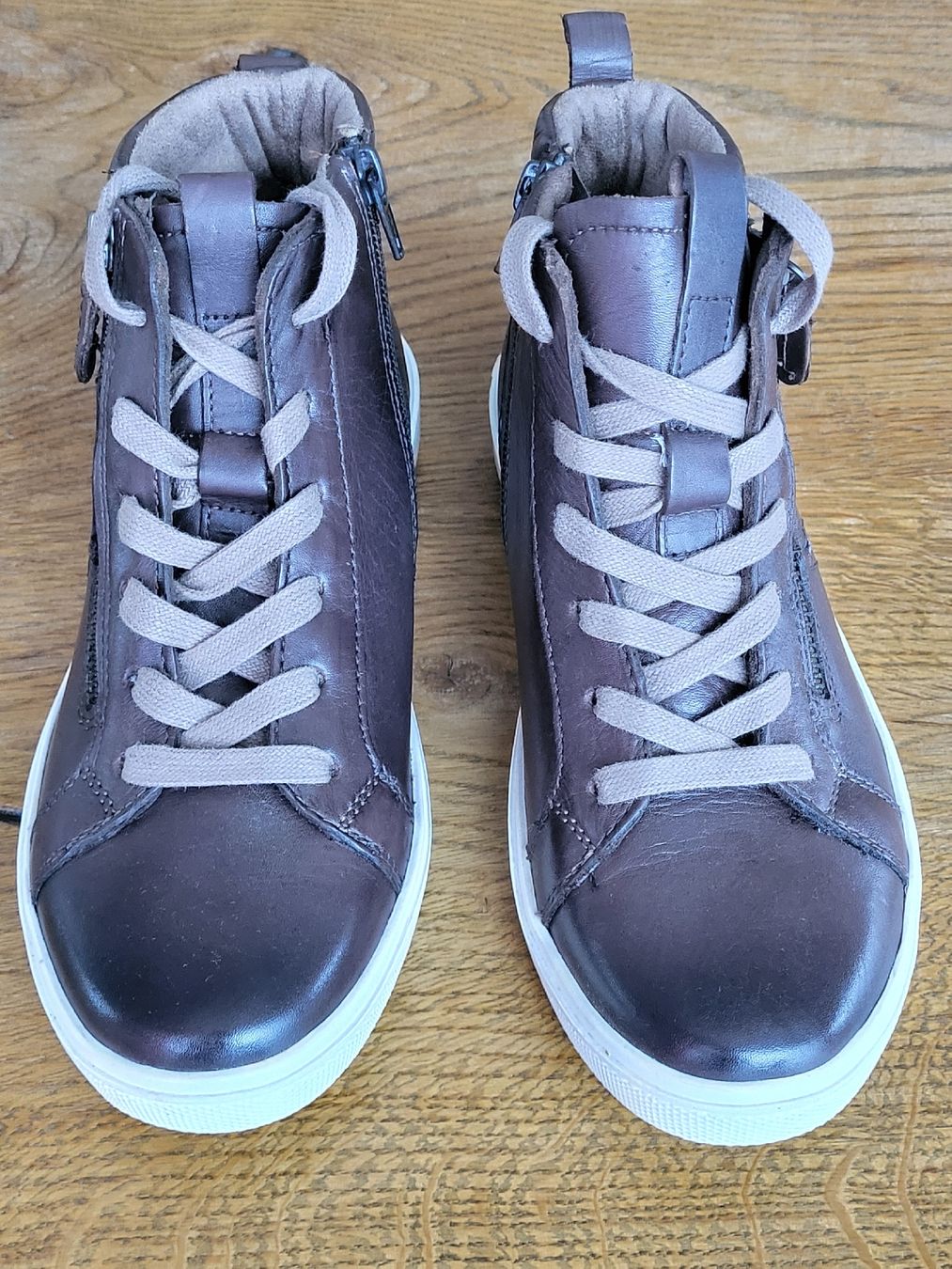 Scarpe da donna: Leder-Sneakers, Gr. 36, Braun, neu – Nuovo (secondo la descrizione) da Kriens venduto da StudachKriens 1