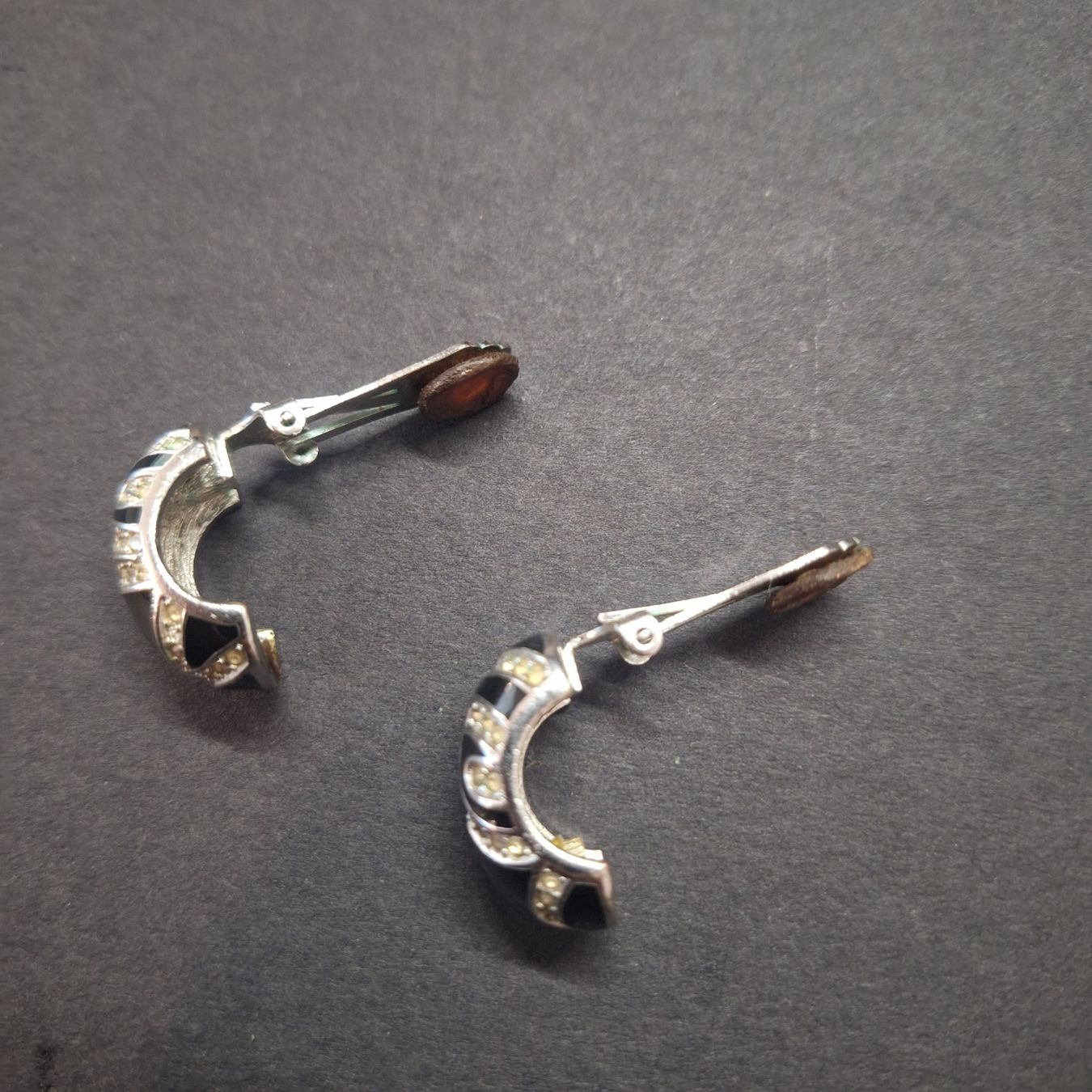 Dior Orecchini pendenti & Orecchini a lobo: Christian Dior Strass Drop Ohrringe/Clips – Usato da Kilchberg ZH venduto da mrmame 5