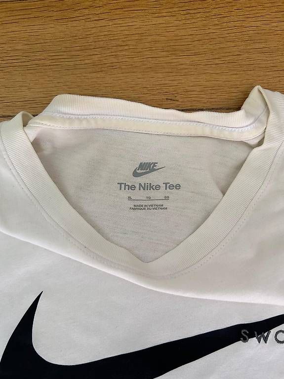 Nike T-shirt: T-Shirt Nike weiss – Usato da Muttenz venduto da anj_2qy5 2