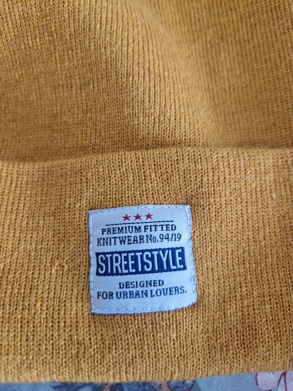 Copricapi, berretti & cappellini: 2 coole Streetstyle Mützen, 5.- /Stk. – Usato da Sachseln venduto da Joy032 2