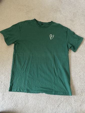 T-shirt von kleiner Künstlerin aus Südfrankreich mektoub 